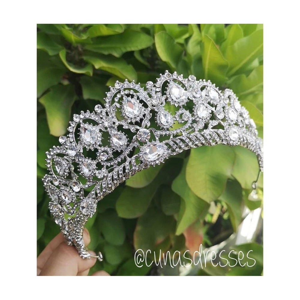 Luxury Crystal Crown ✨